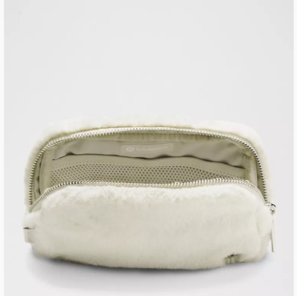 lululemon Everywhere Fleece Belt Bag 1L F in Bone/Silver NWT - Picture 3 of 7